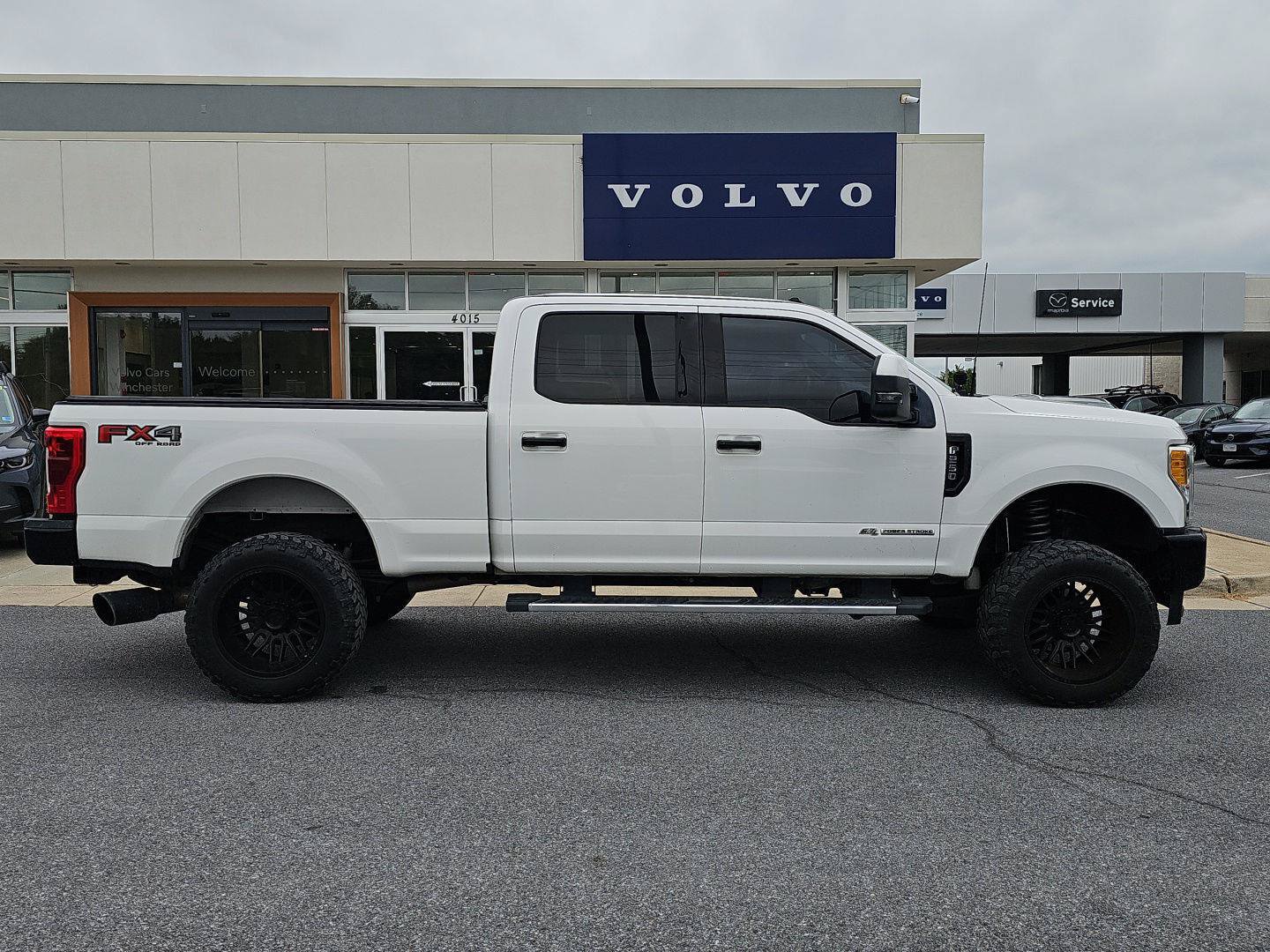 Used 2017 Ford F250 XLT w/ XLT Premium Package AWD/4WD image 8