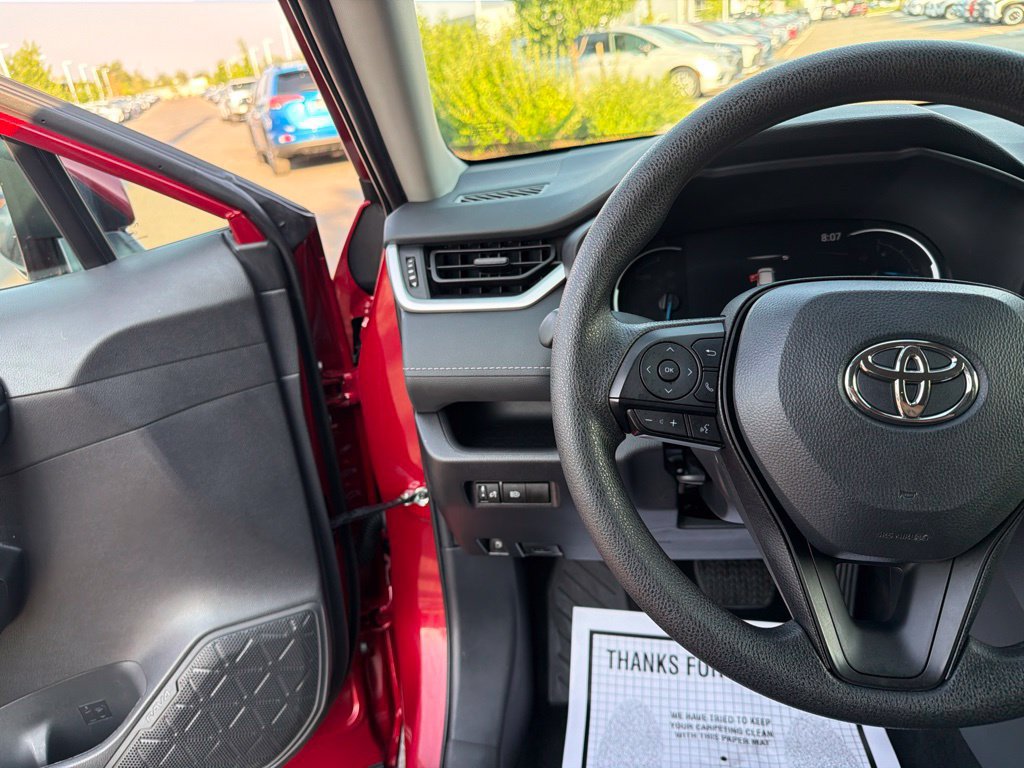 Used 2025 Toyota RAV4 XLE AWD/4WD image 26