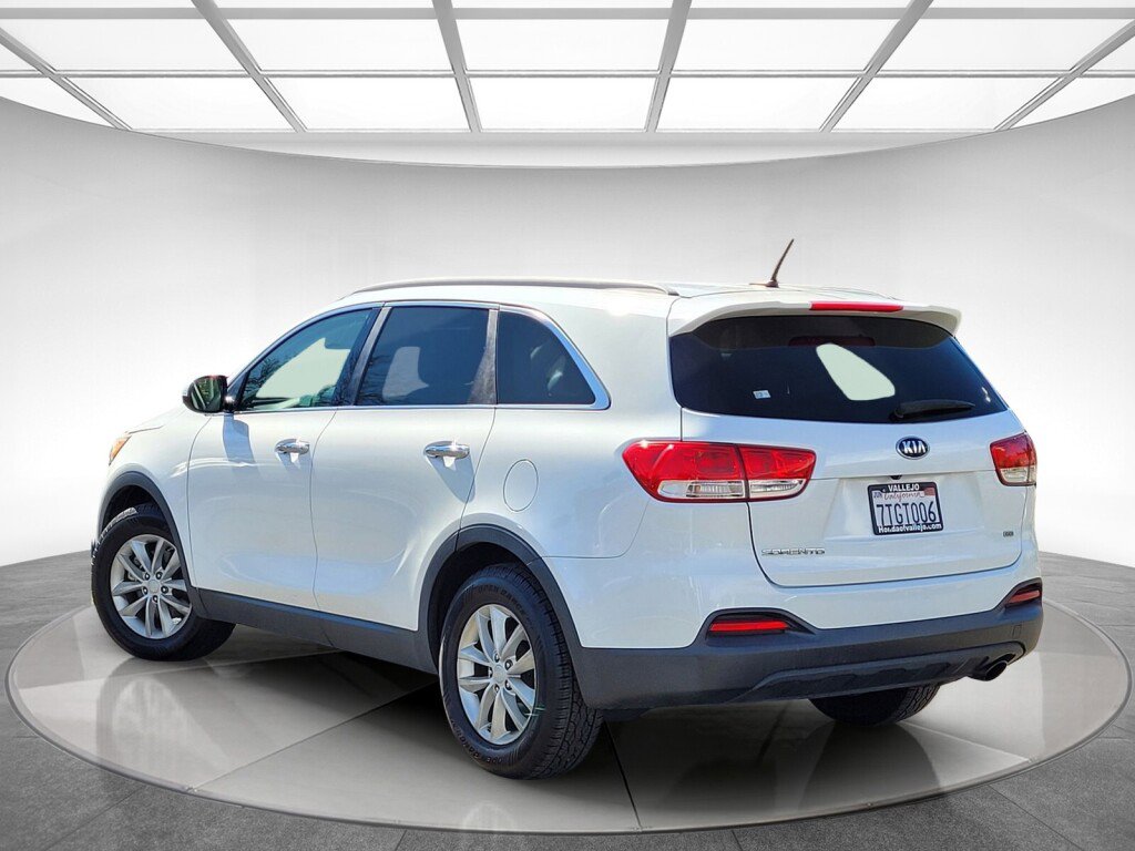 Used 2016 Kia Sorento LX image 5