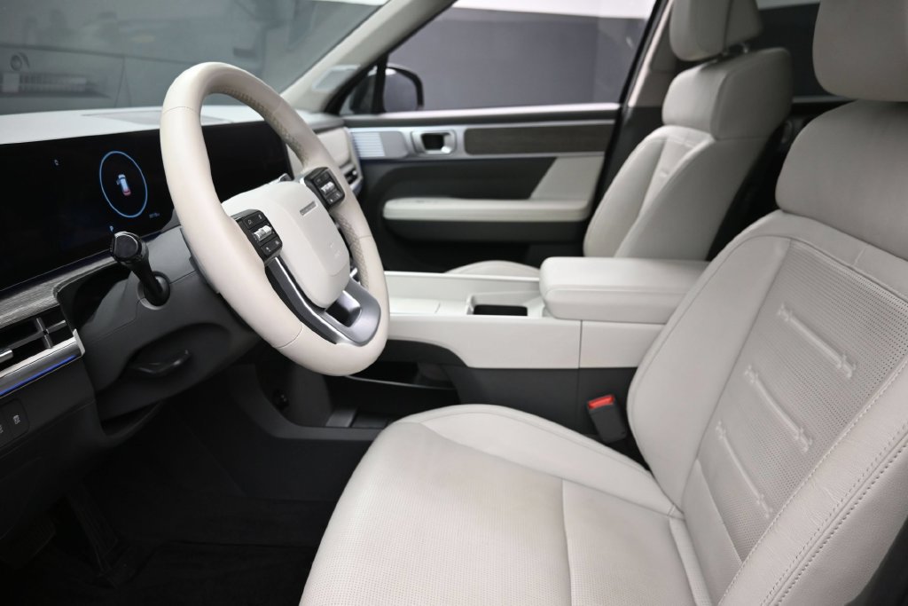 Used 2024 Hyundai Santa Fe Limited AWD/4WD image 17