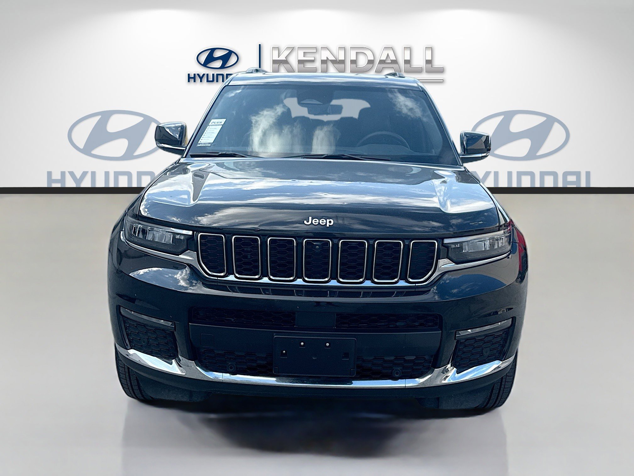 Used 2024 Jeep Grand Cherokee L Limited w/ Luxury Tech Group II image 2
