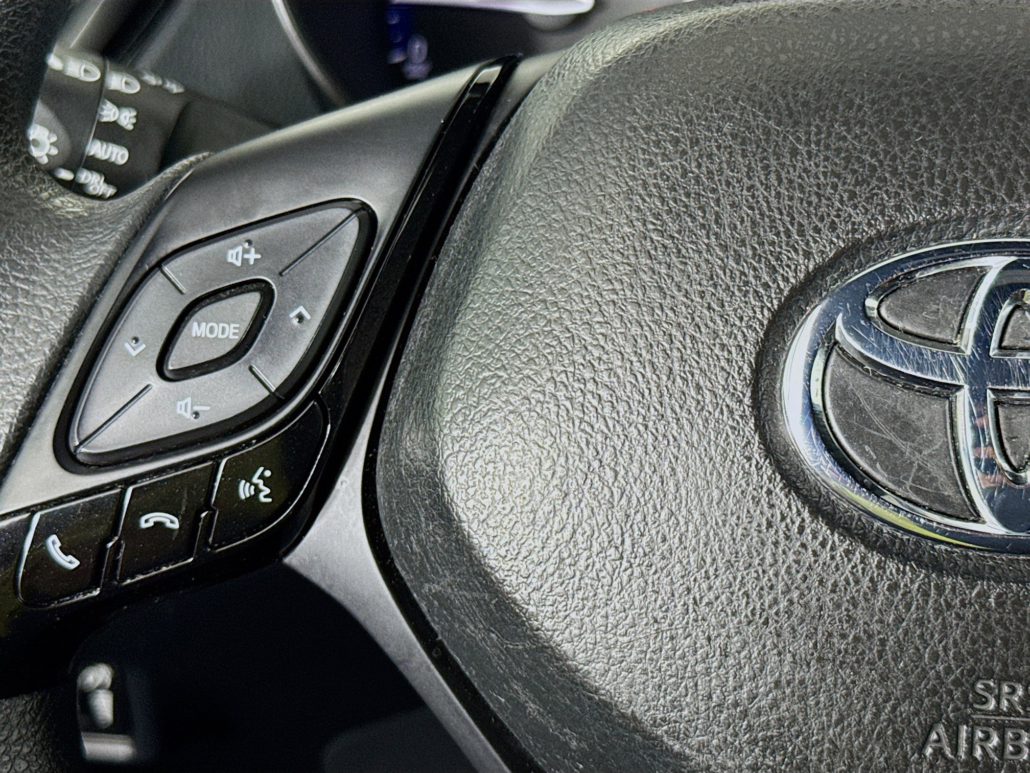Used 2019 Toyota C-HR LE FWD image 13