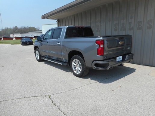 Used 2022 Chevrolet Silverado 1500 High Country w/ Technology Package image 3