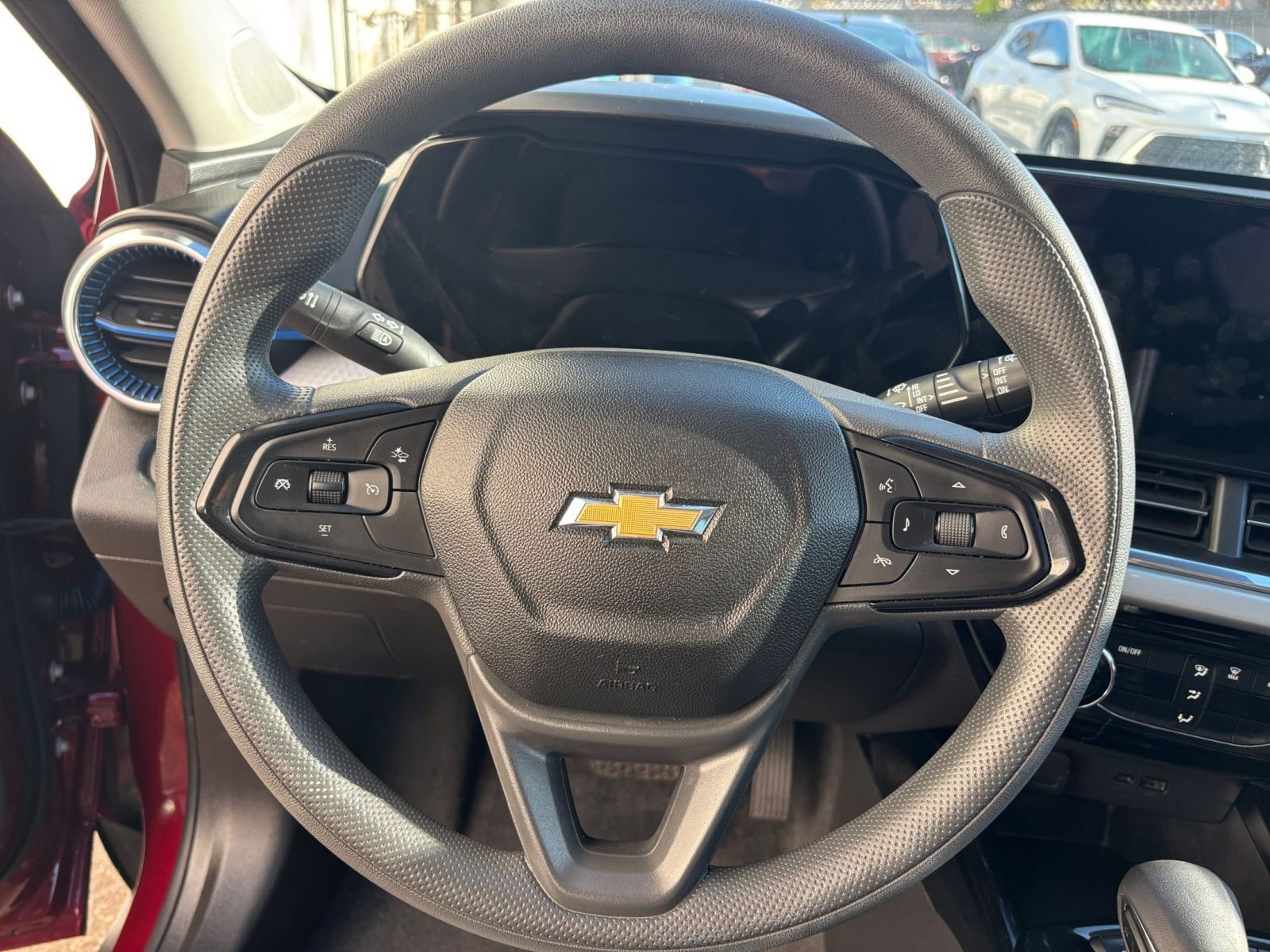 Used 2025 Chevrolet Trax LT image 28