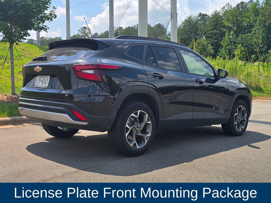 Used 2025 Chevrolet Trax LT FWD image 3
