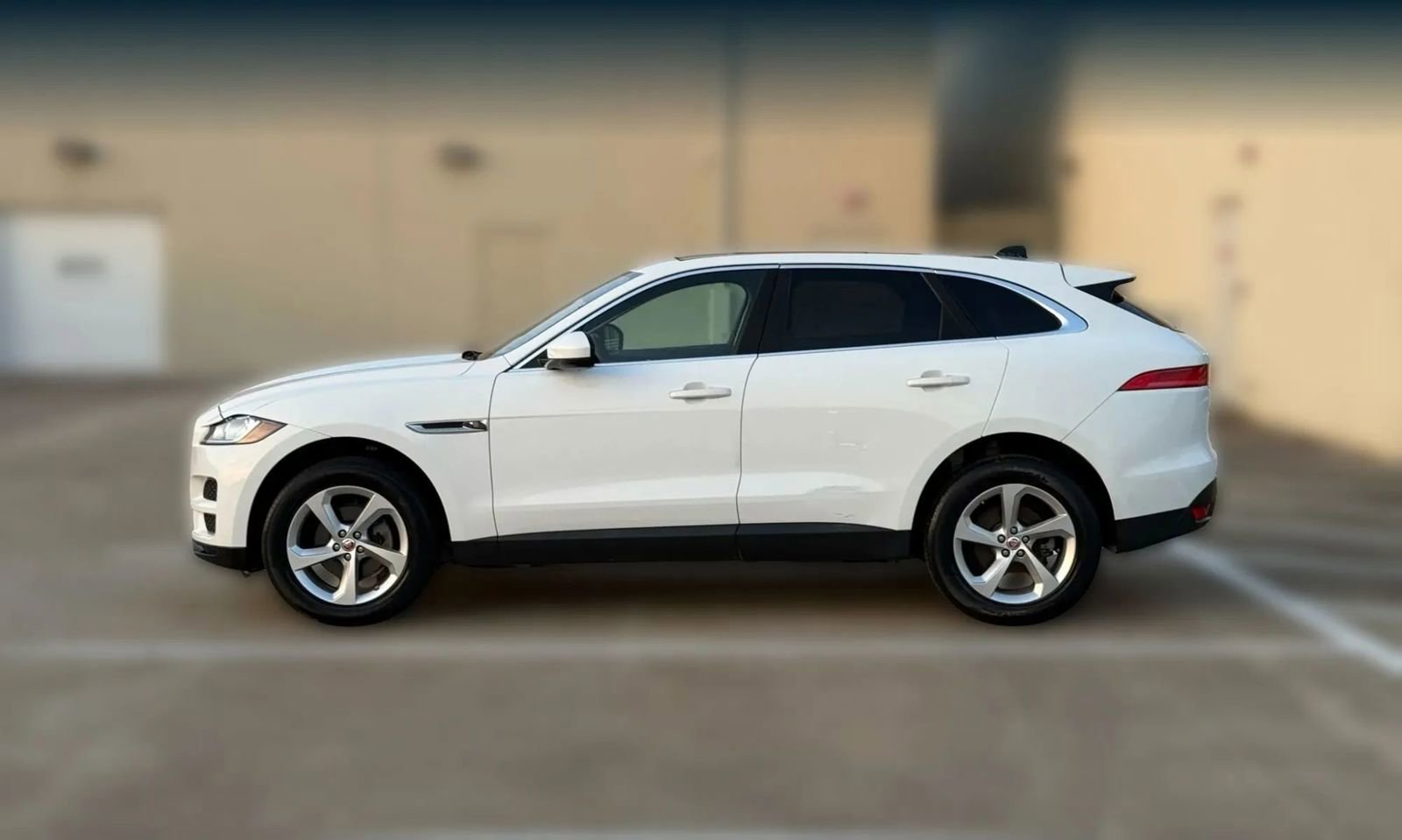 Used 2019 Jaguar F-PACE image 5