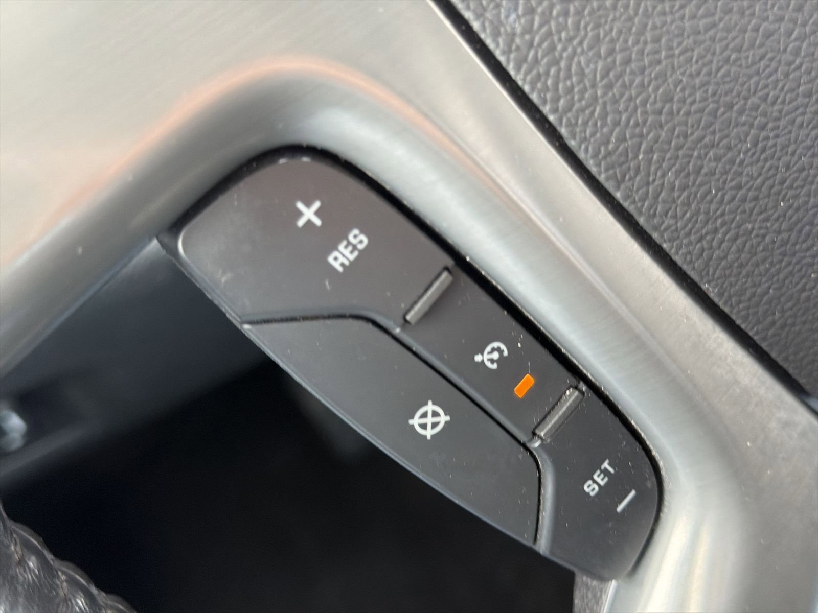 Used 2011 Chevrolet Avalanche LTZ image 13