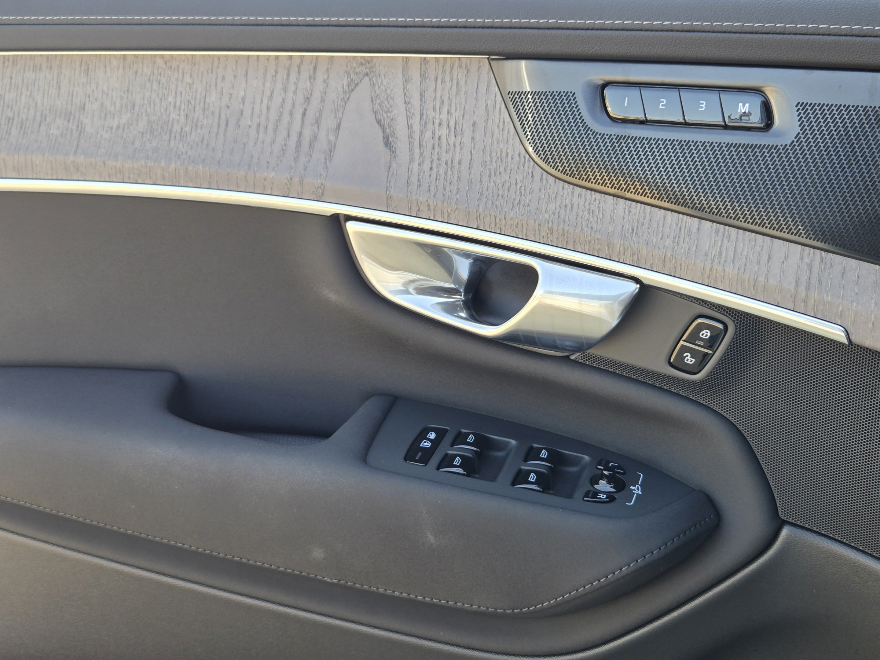 New 2027 Volvo XC90 B6 Ultra AWD/4WD image 18