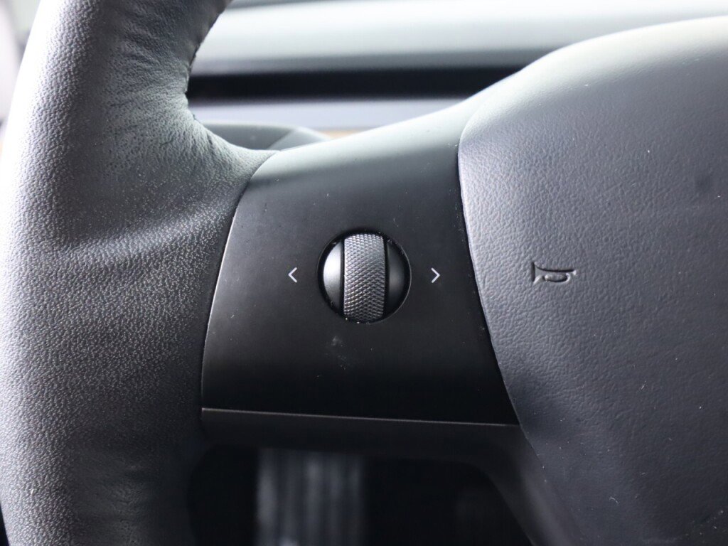 Used 2018 Tesla Model 3 Long Range image 11