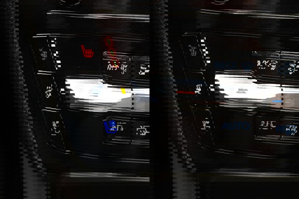 Used 2022 Ford Explorer Limited w/ Equipment Group 301A image 28