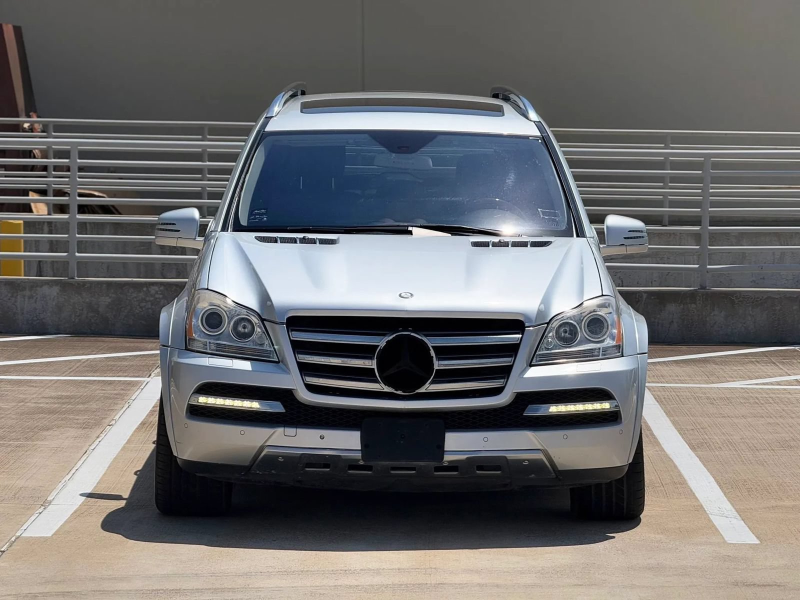 Used 2011 Mercedes-Benz GL 550 4MATIC image 2