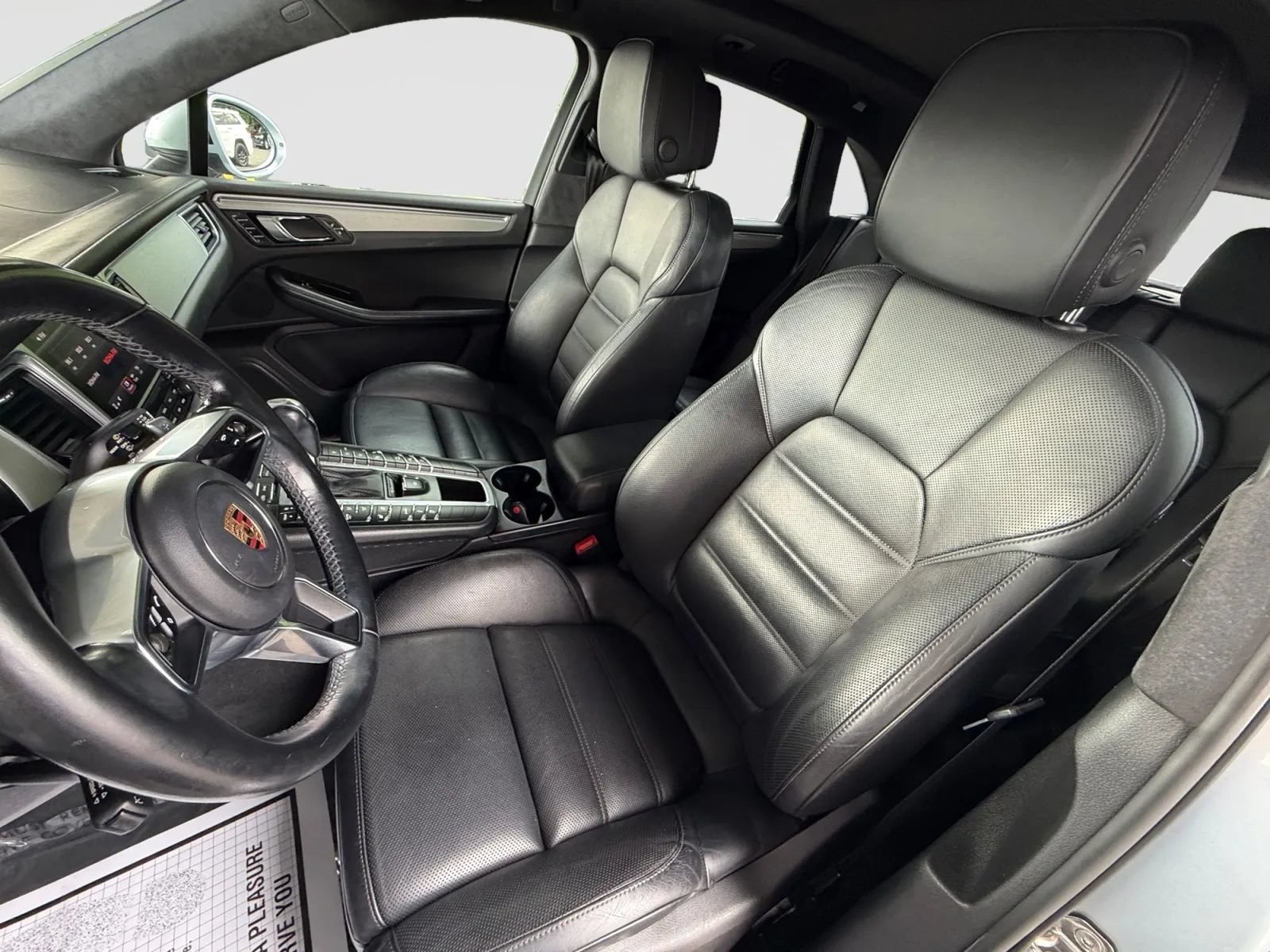 Used 2017 Porsche Macan Turbo AWD/4WD image 13