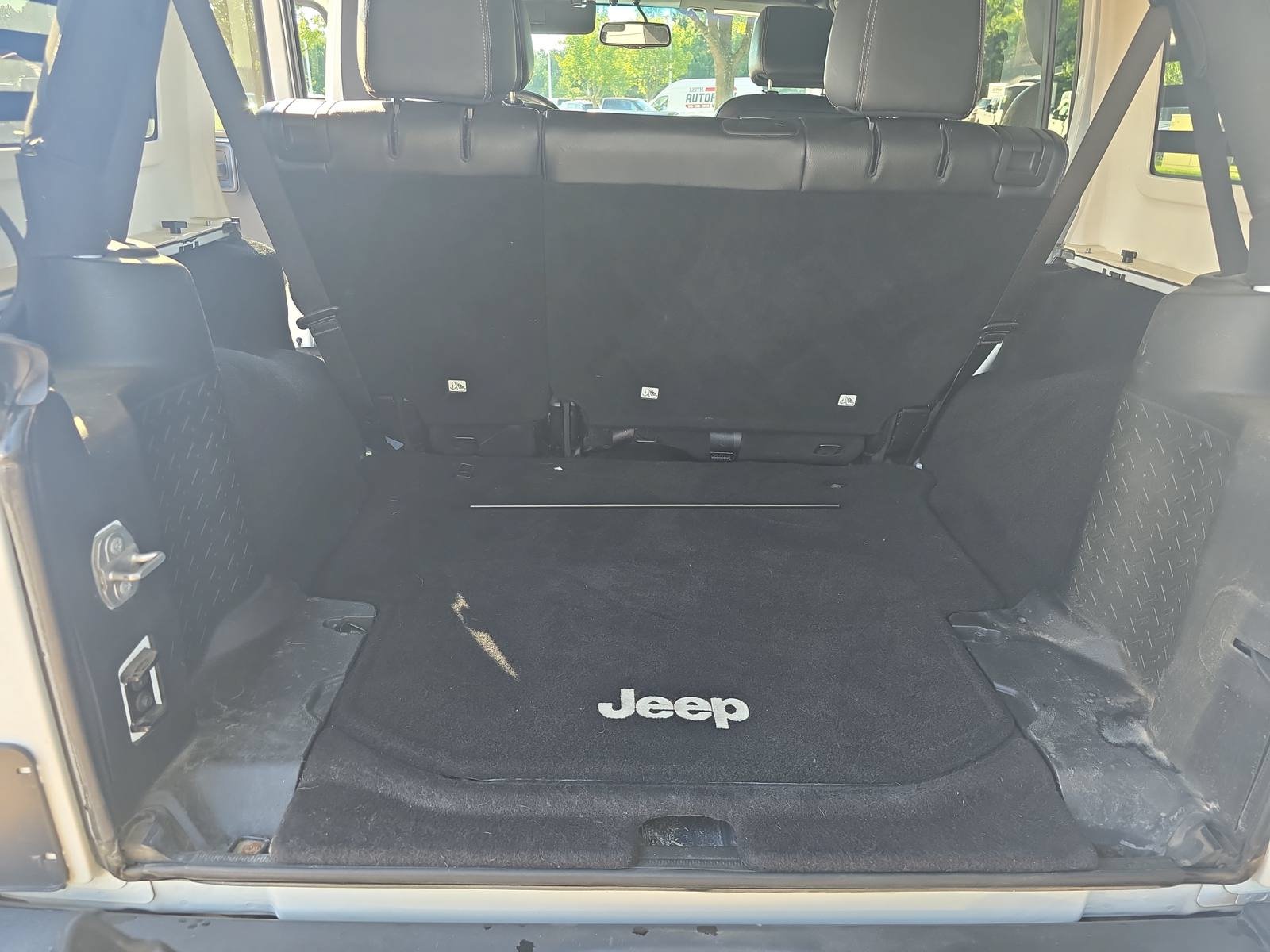 Used 2017 Jeep Wrangler Unlimited Rubicon w/ Connectivity Group AWD/4WD image 12