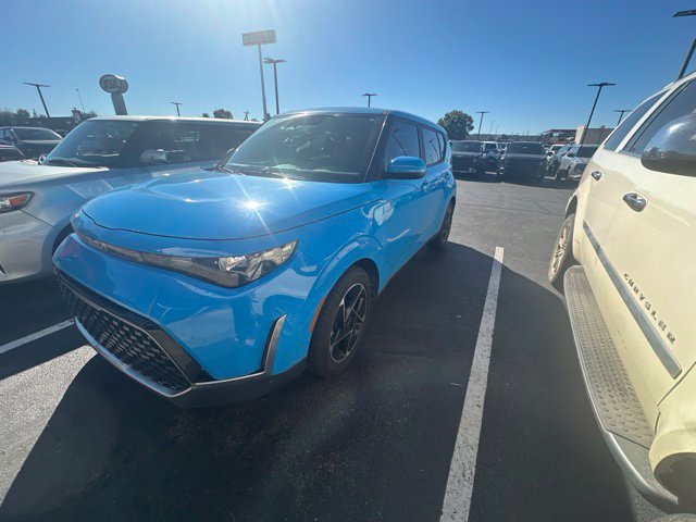 Used 2023 Kia Soul EX FWD image 2