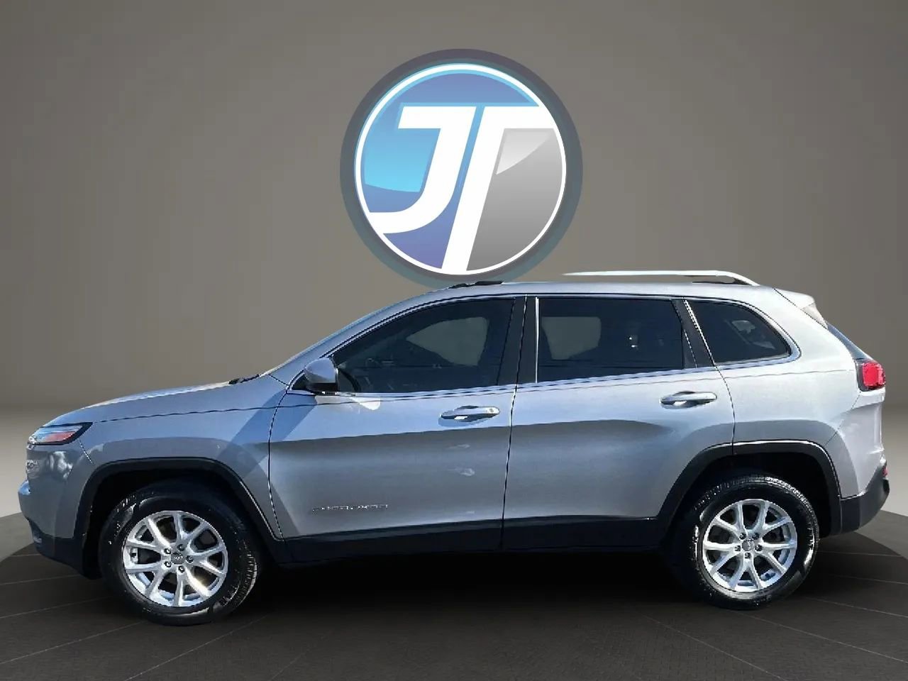 Used 2015 Jeep Cherokee Latitude w/ Cold Weather Group AWD/4WD image 6