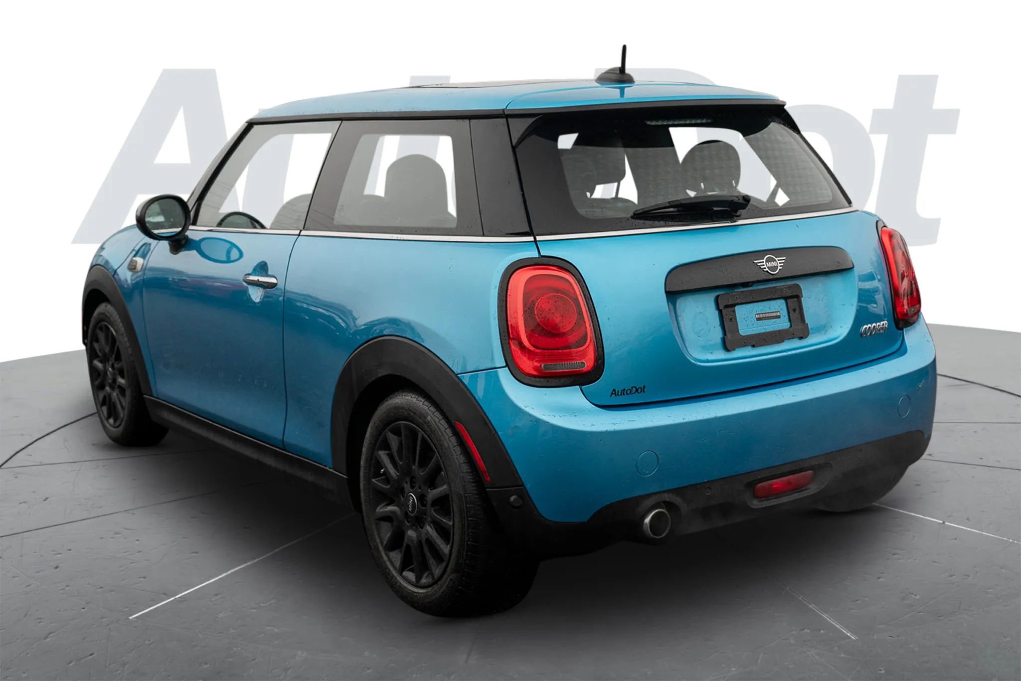 Used 2019 MINI Cooper 2-Door Hardtop image 2