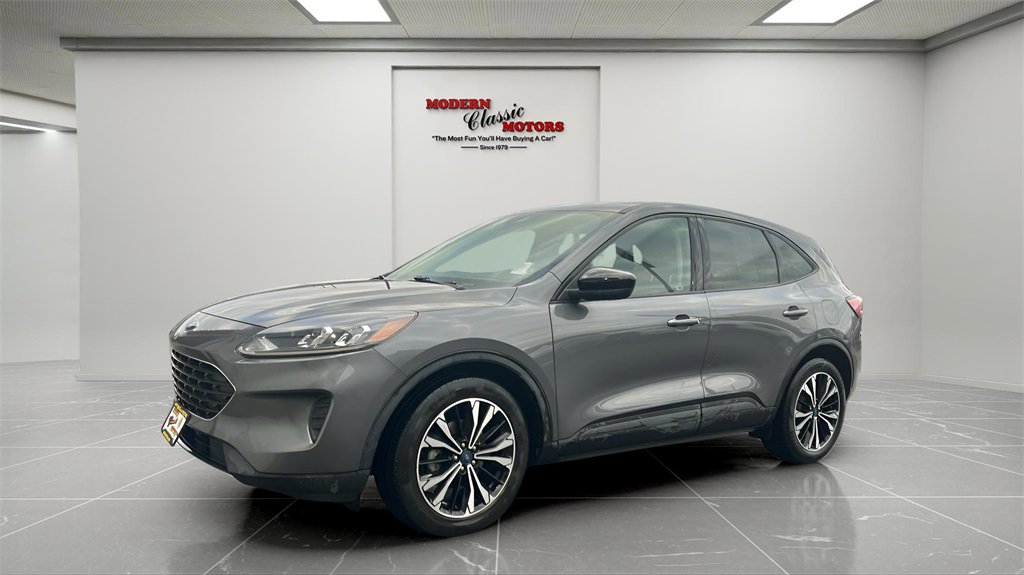 Used 2022 Ford Escape SE w/ SE Sport Appearance Package image 3