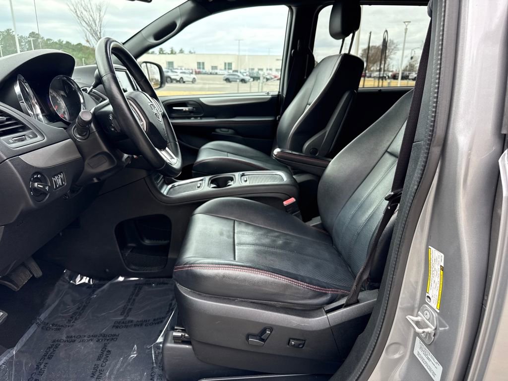 Used 2015 Dodge Grand Caravan R/T w/ Driver Convenience Group image 13