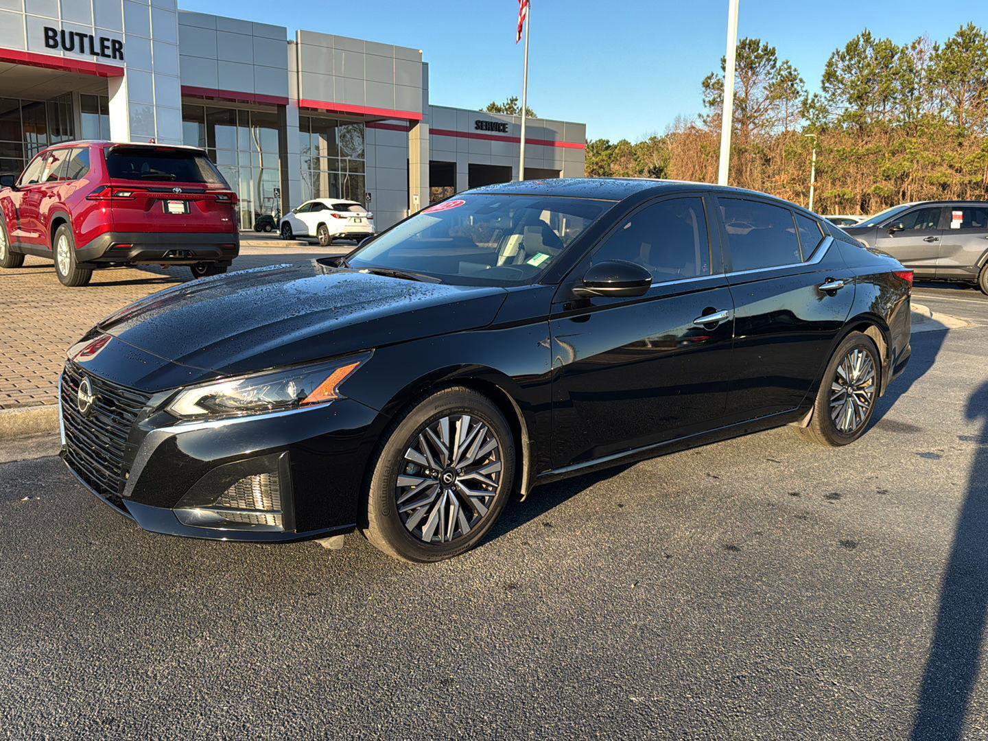 Used 2023 Nissan Altima 2.5 SV image 2