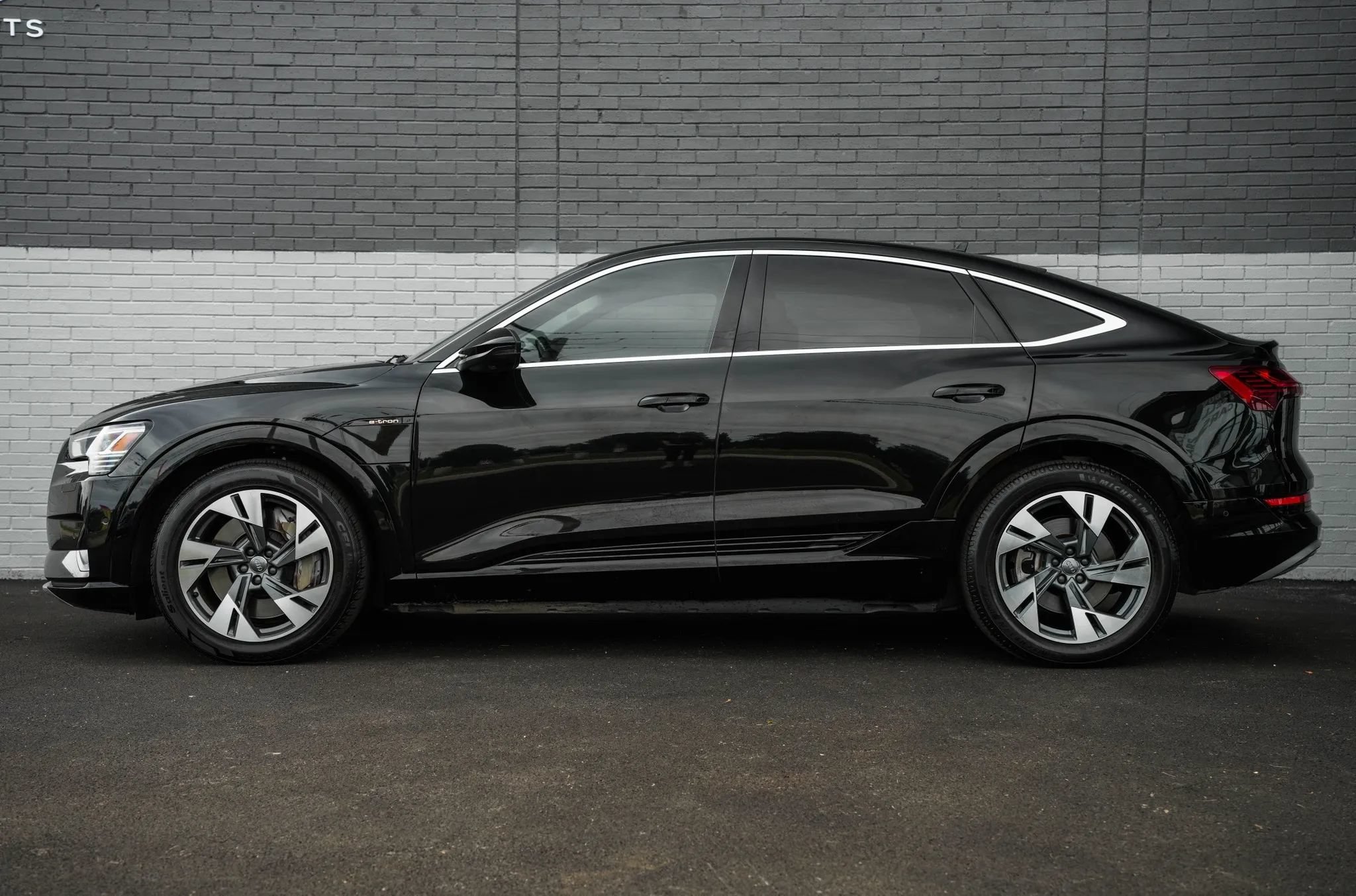 Used 2020 Audi e-tron Premium Plus AWD/4WD image 8