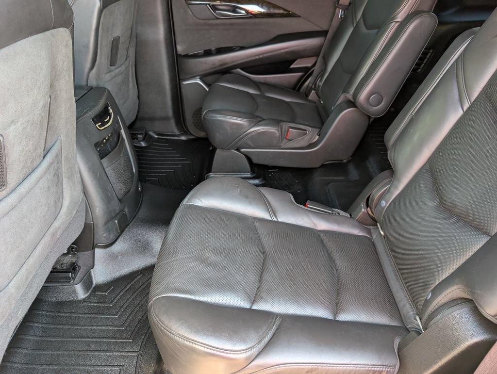 Used 2020 Cadillac Escalade Platinum AWD/4WD image 17