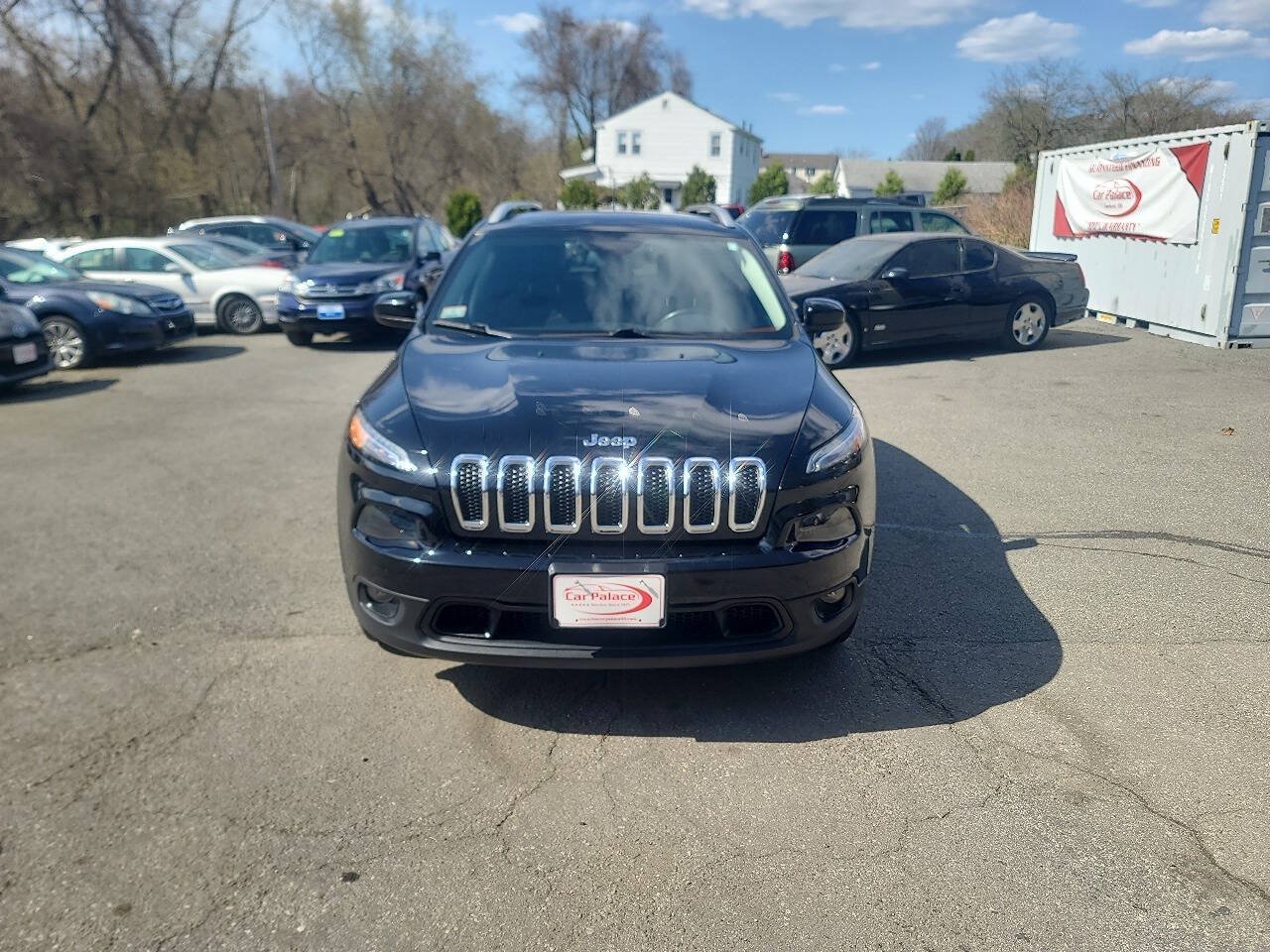 Used 2018 Jeep Cherokee Latitude Plus w/ Cold Weather Group AWD/4WD image 3