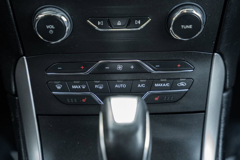 Used 2017 Ford Edge SEL w/ Equipment Group 201A image 23