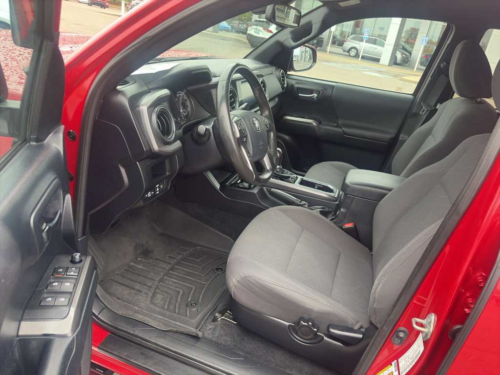 Used 2019 Toyota Tacoma TRD Sport image 9