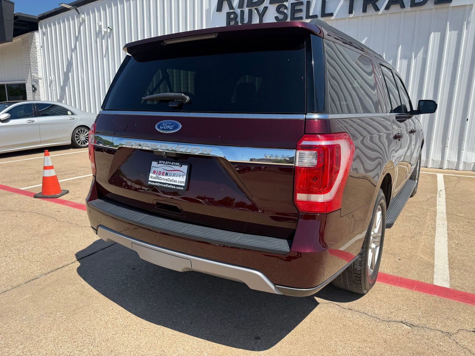 Used 2020 Ford Expedition Max XLT w/ Equipment Group 201A RWD image 7