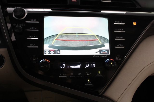 Used 2020 Toyota Camry XLE image 16