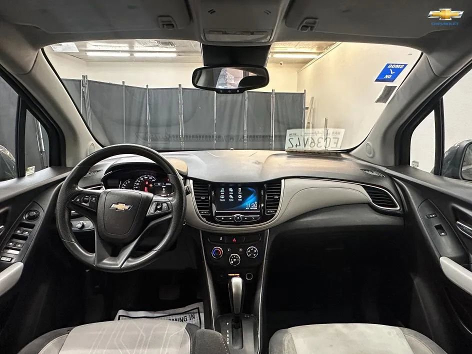 Used 2017 Chevrolet Trax LT w/ Driver Confidence Package FWD image 9