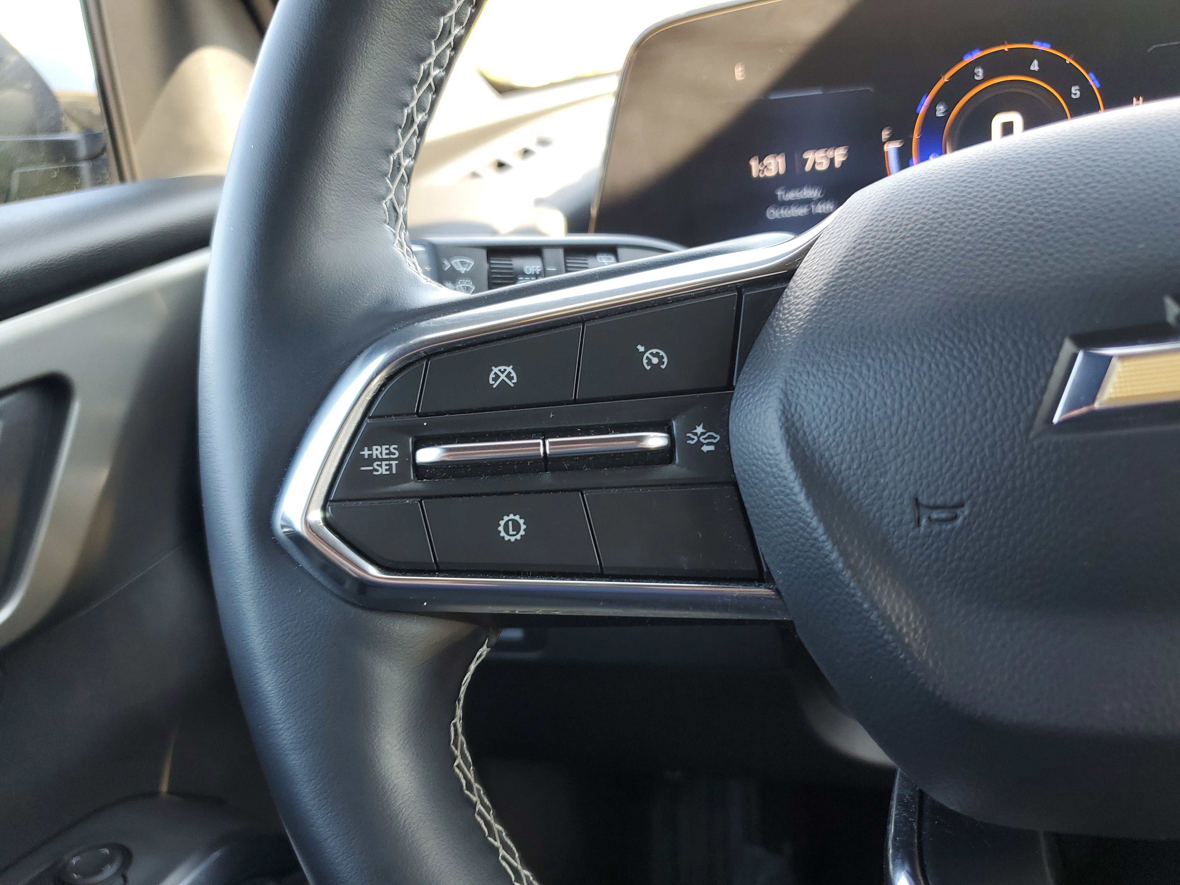 Used 2025 Chevrolet Traverse LT image 19