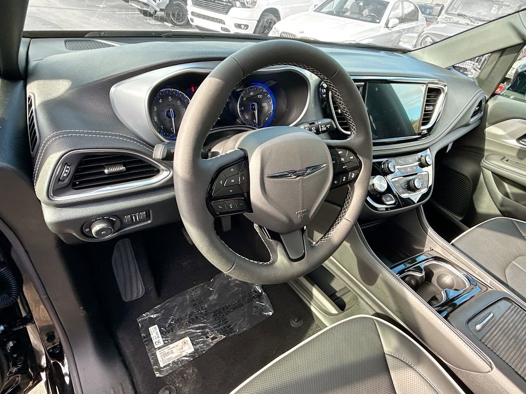 New 2026 Chrysler Pacifica Limited w/ S Appearance Package image 11