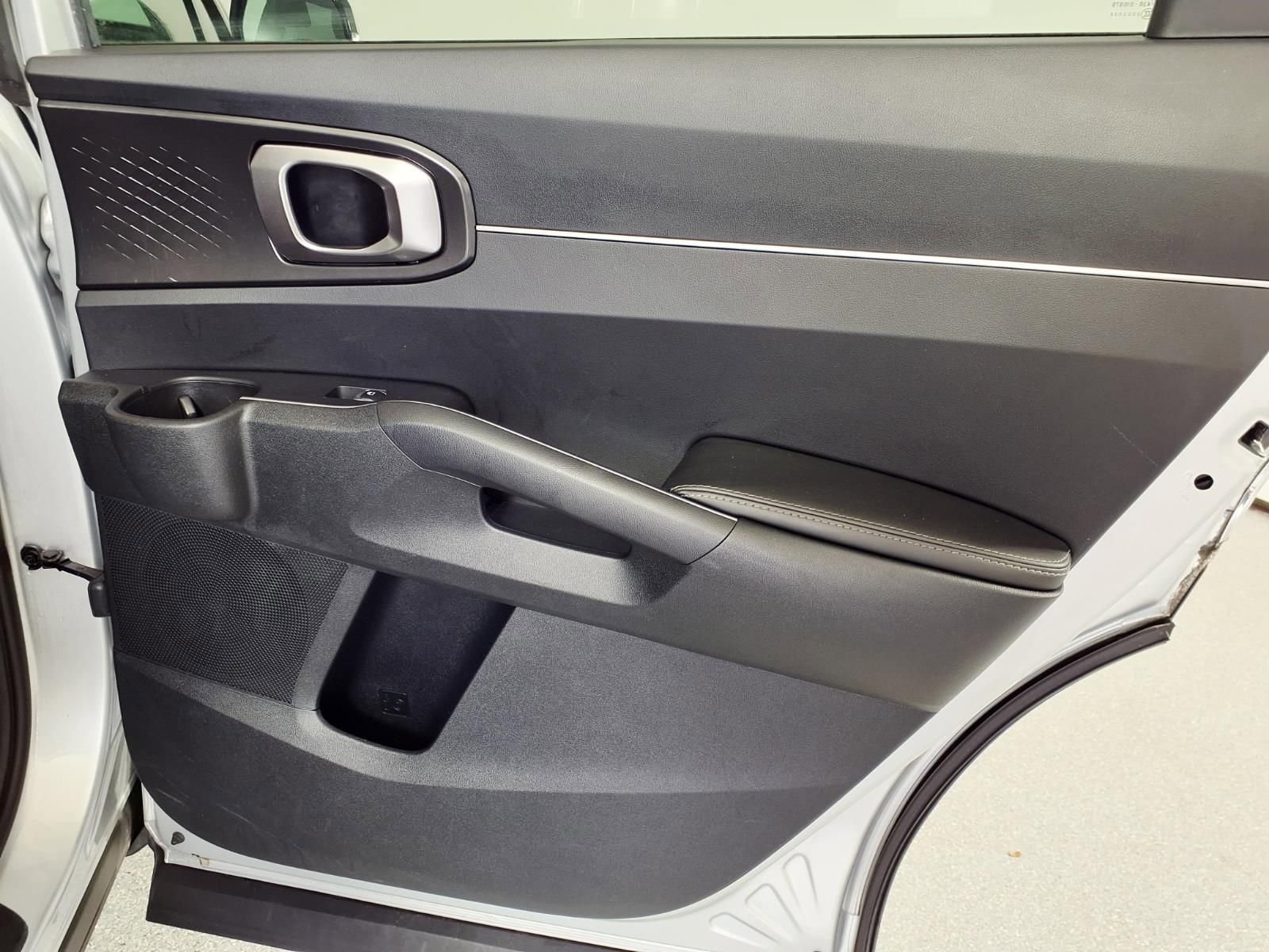 Used 2022 Kia Sorento LX FWD image 7