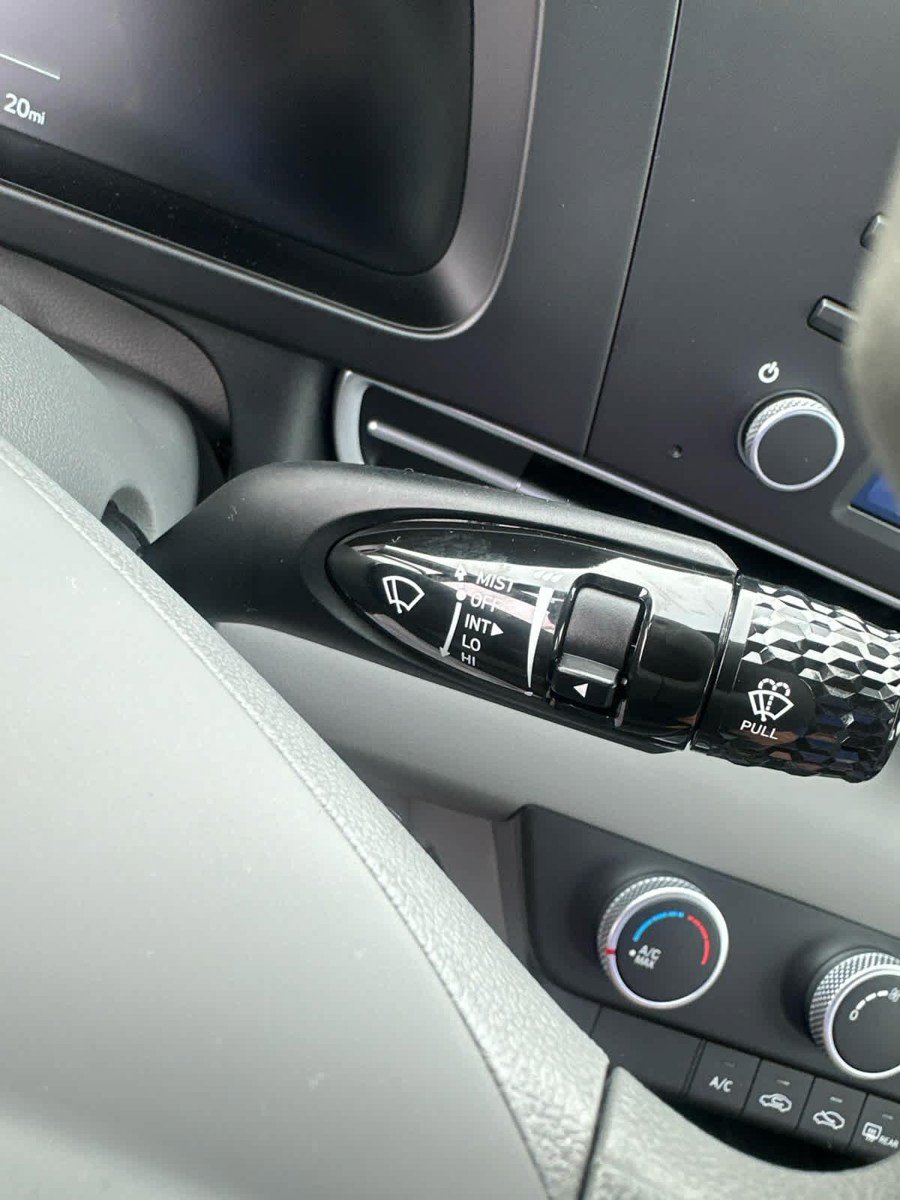 New 2026 Hyundai Elantra SE FWD image 13