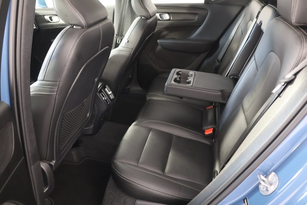 Used 2024 Volvo XC40 B5 Plus AWD/4WD image 19