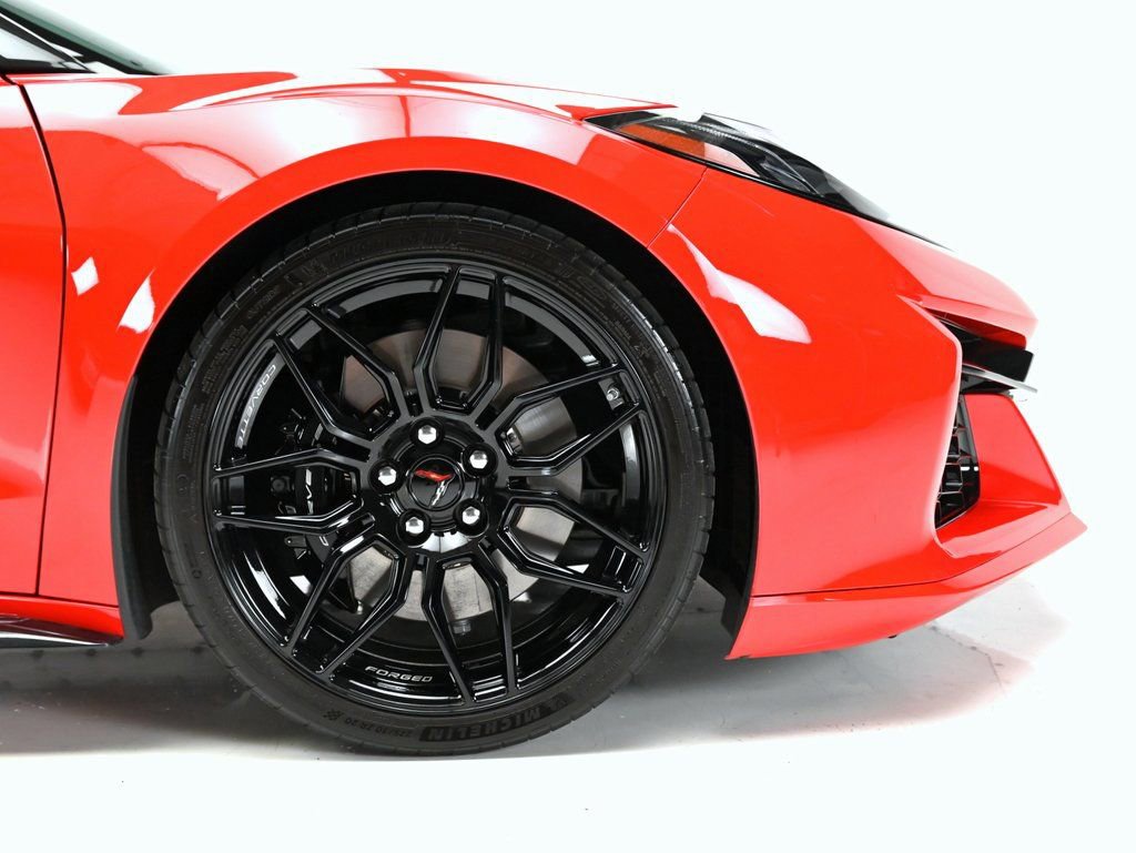 Used 2025 Chevrolet Corvette Z06 RWD image 11