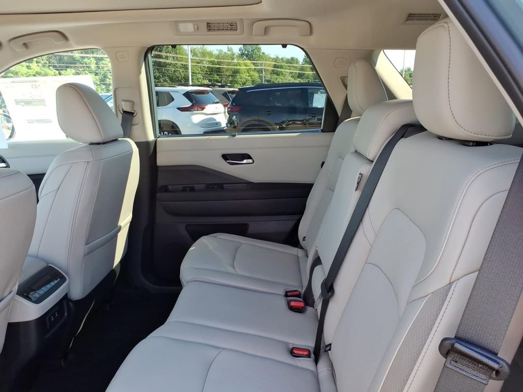 New 2026 Nissan Pathfinder SL AWD/4WD image 8
