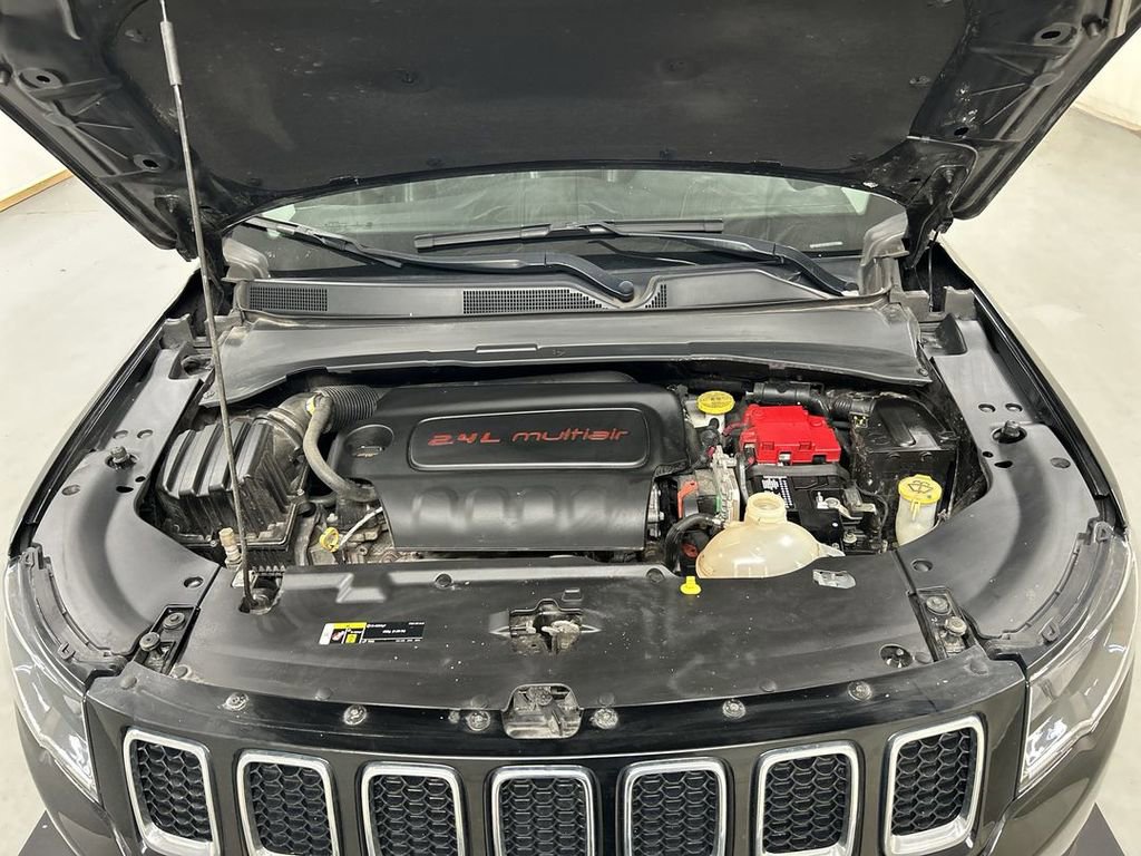 Used 2019 Jeep Compass Latitude w/ Cold Weather Group AWD/4WD image 21
