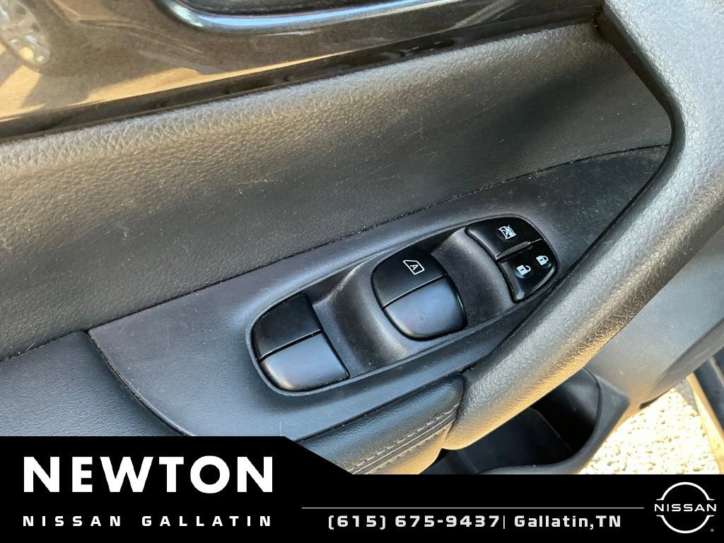 Used 2018 Nissan Rogue S FWD image 5