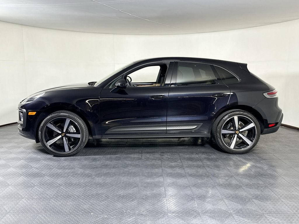 Certified 2024 Porsche Macan AWD/4WD image 2