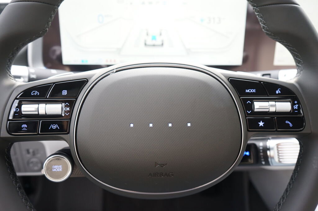 Used 2025 Hyundai Ioniq 6 SEL RWD image 24