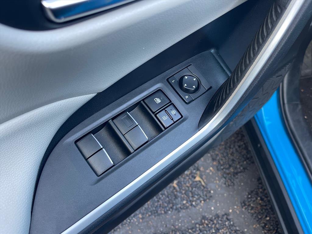 Used 2020 Toyota RAV4 XLE Premium image 8