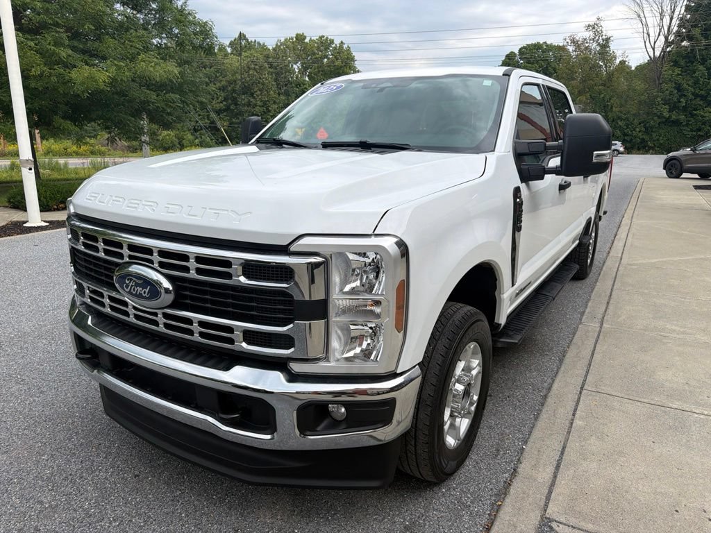 Used 2025 Ford F250 XLT AWD/4WD image 3