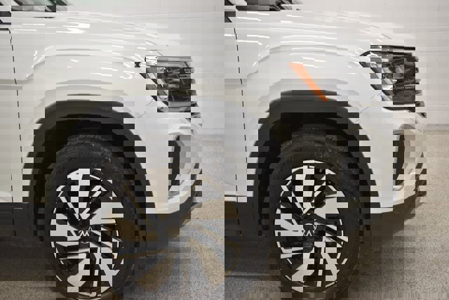 Used 2025 Volkswagen Atlas SE image 13