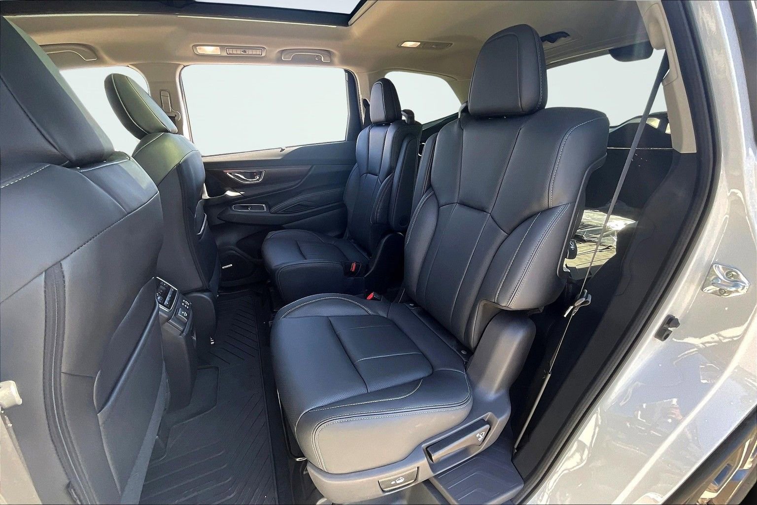 New 2025 Subaru Ascent Touring w/ Popular Package #2 image 10
