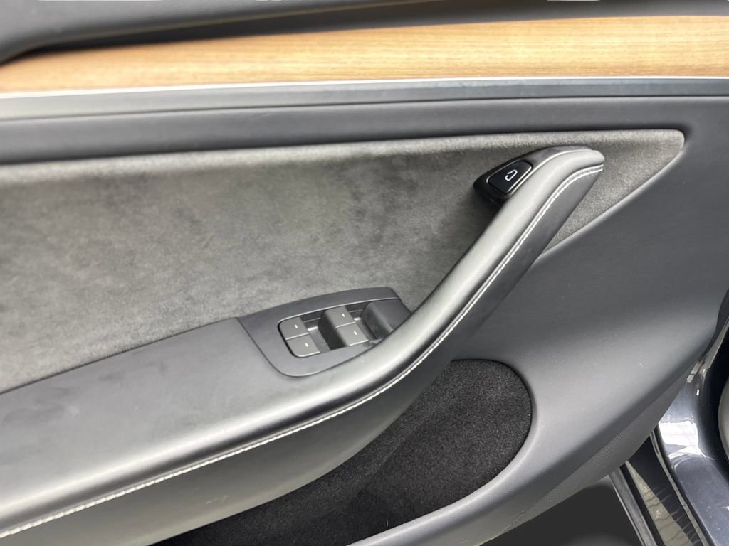 Used 2024 Tesla Model Y Long Range image 32