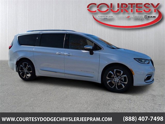 New 2026 Chrysler Pacifica Pinnacle image 1