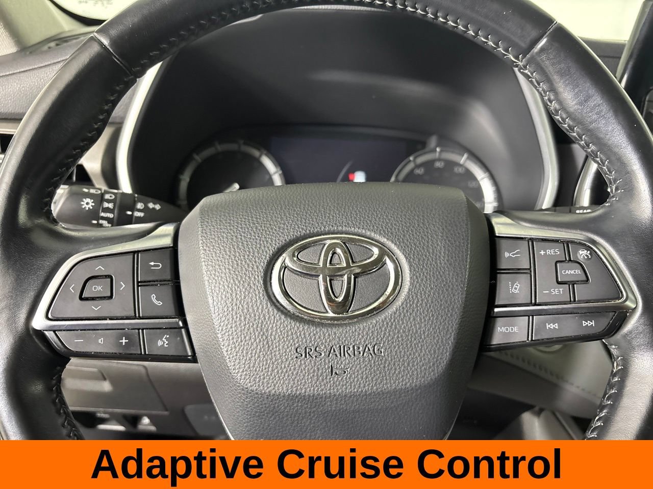 Used 2021 Toyota Highlander XLE AWD/4WD image 16