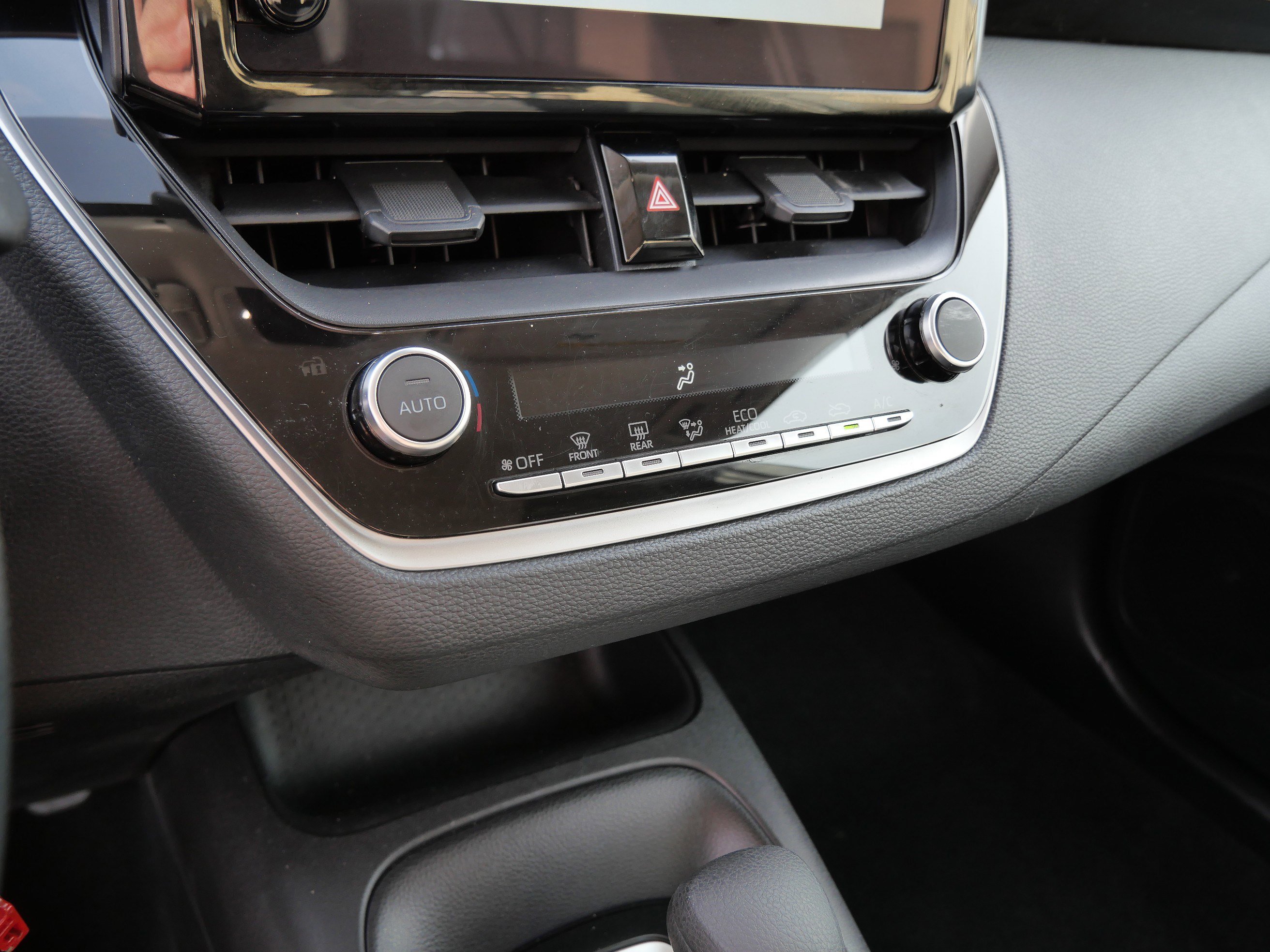 Certified 2025 Toyota Corolla LE FWD image 23